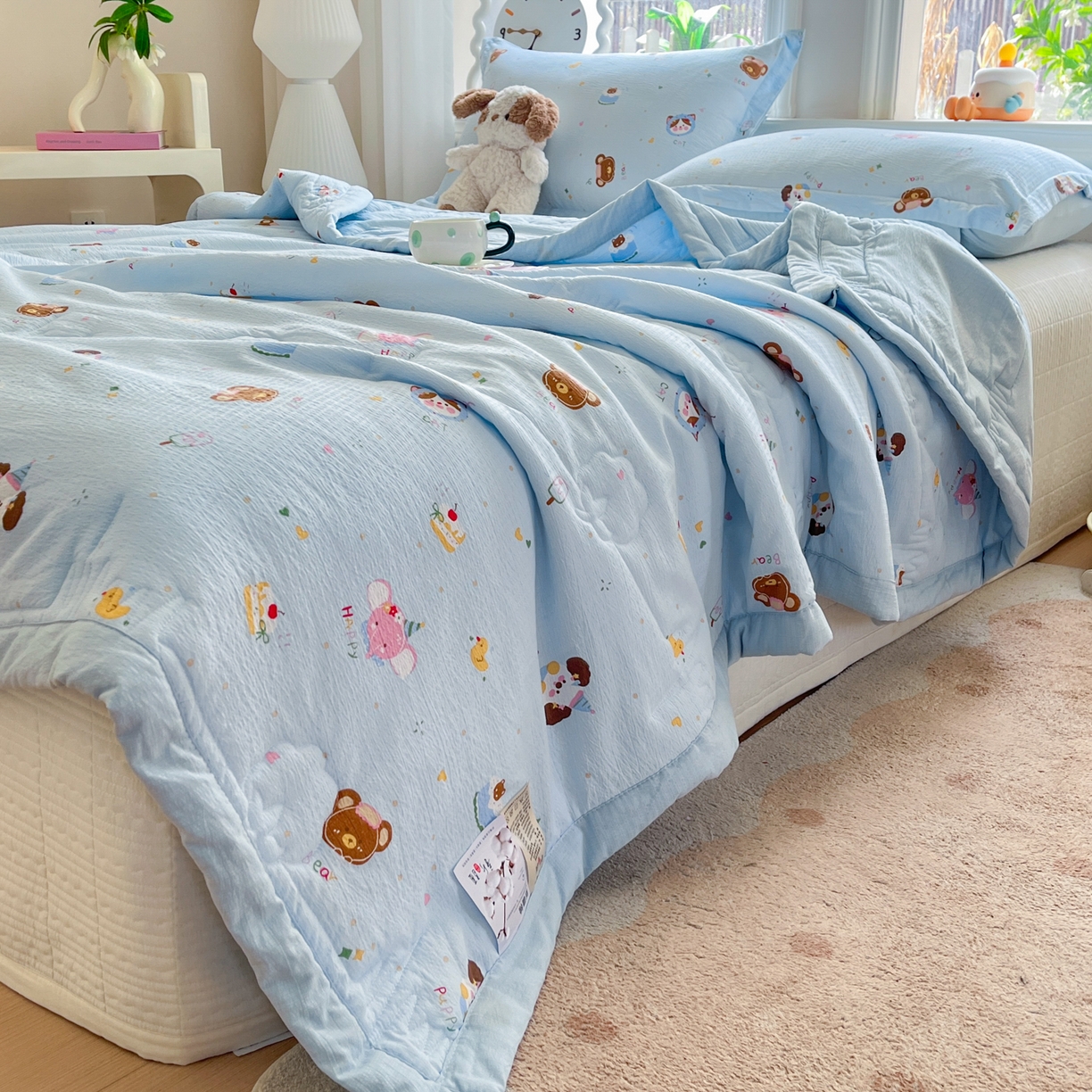 91家纺网 家纺一手货源 找家纺 优承佳生活馆 2026新款云感双层纱卡通小清新风格棉花夏被（提供买家秀） 面具舞会