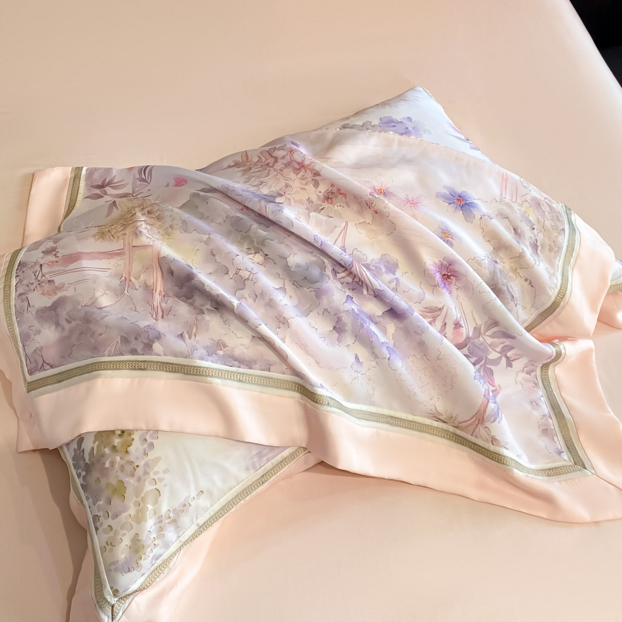 91家纺网 家纺一手货源 找家纺 博纳家纺 2026新款林间鹿语系列天丝四件套 早春-珍珠粉