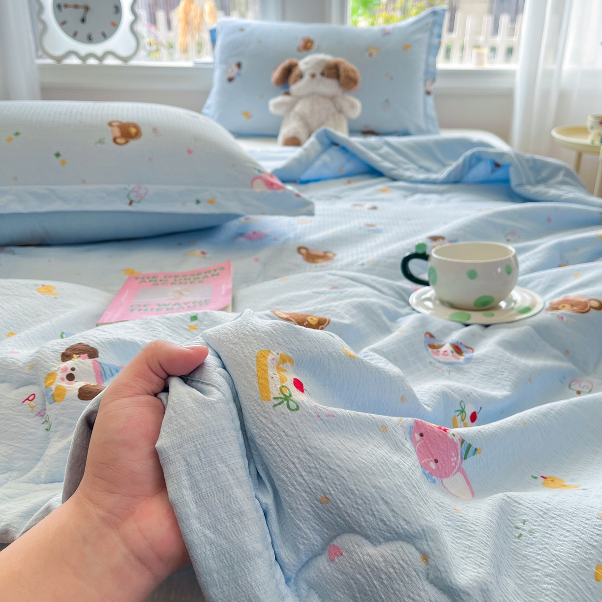 91家纺网 家纺一手货源 找家纺 优承佳生活馆 2026新款云感双层纱卡通小清新风格棉花夏被（提供买家秀） 面具舞会