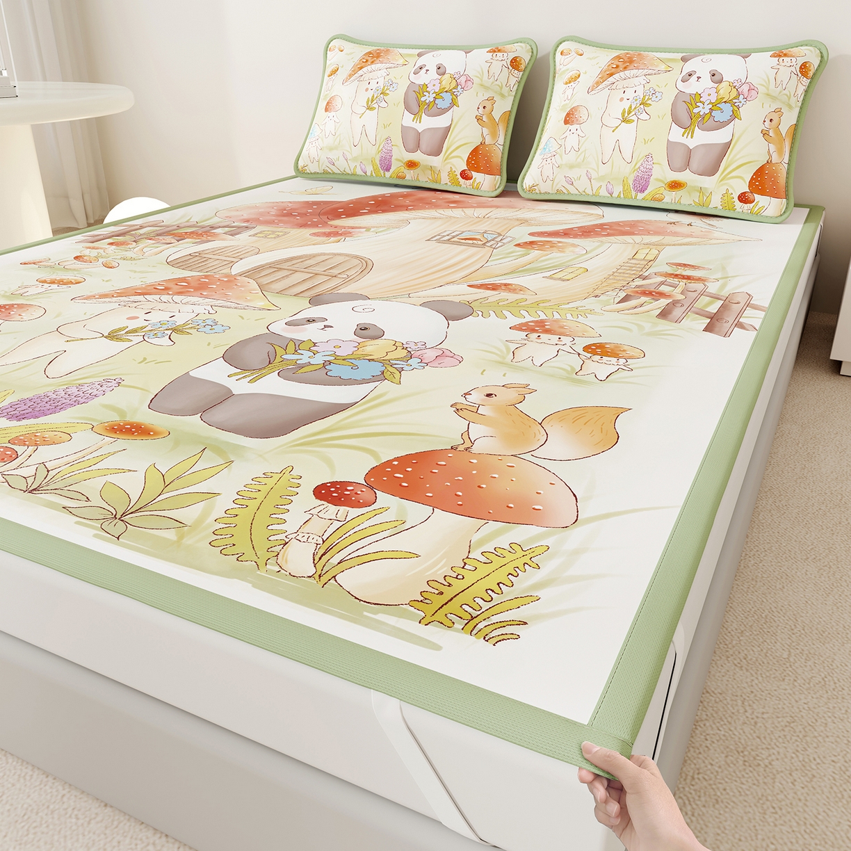 91家纺网 家纺一手货源 找家纺 家品罗兰 2026A类数码印花大版卡通冰丝凉席双人席可机洗学生宿舍空调软席三件套三明治网底 蘑菇城堡