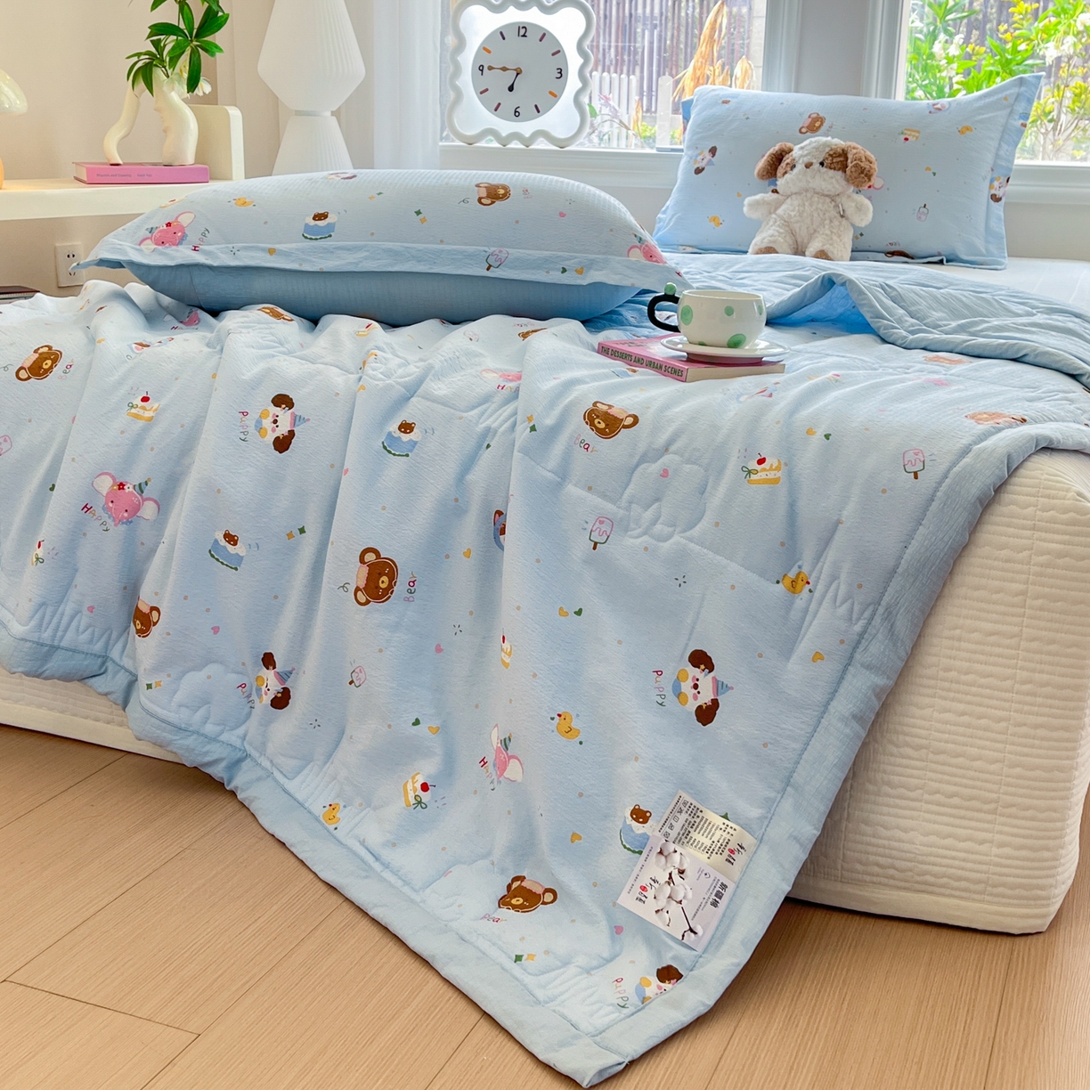 91家纺网 家纺一手货源 找家纺 优承佳生活馆 2026新款云感双层纱卡通小清新风格棉花夏被（提供买家秀） 面具舞会