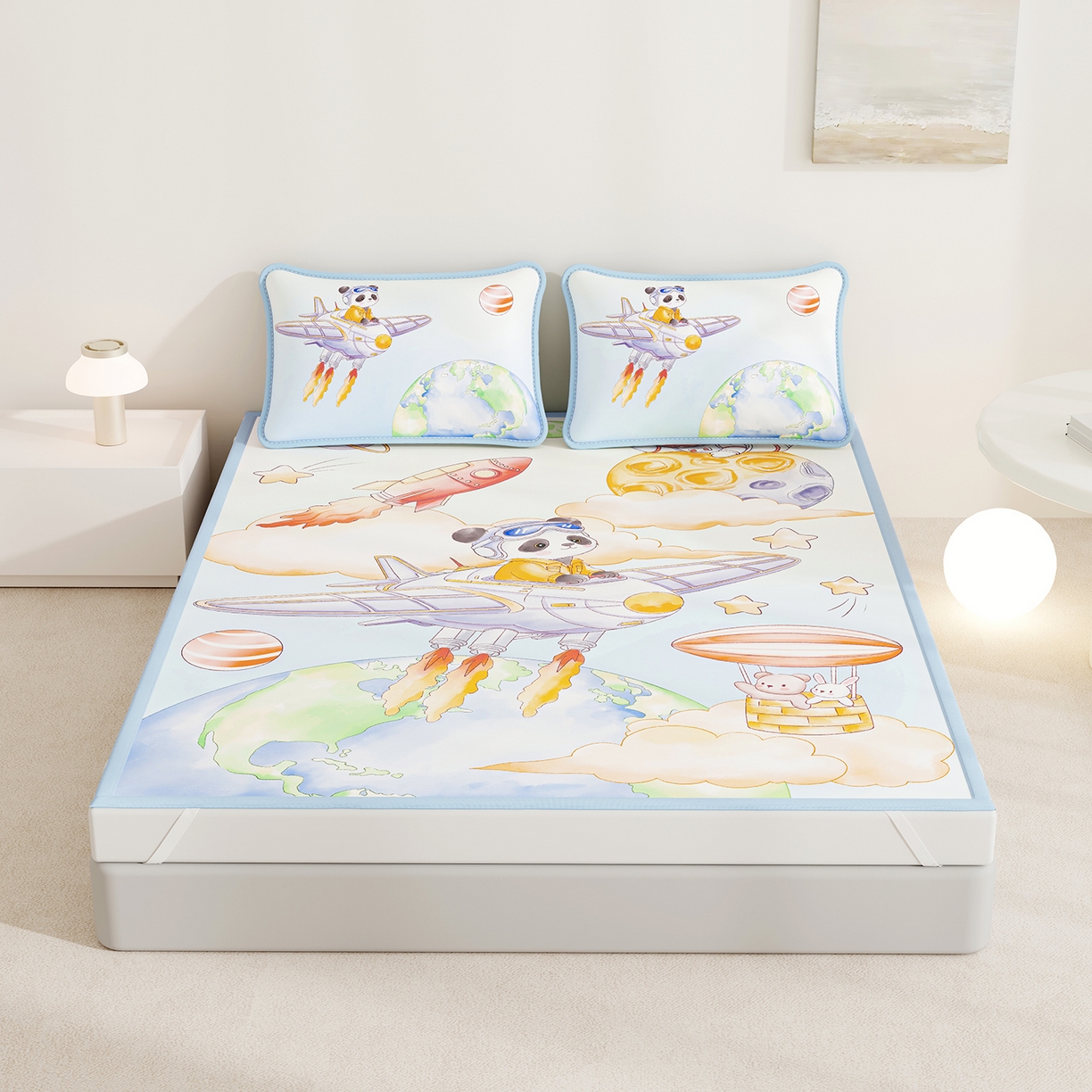 91家纺网 家纺一手货源 找家纺 家品罗兰 2026A类数码印花大版卡通冰丝凉席双人席可机洗学生宿舍空调软席三件套三明治网底 星际漫游