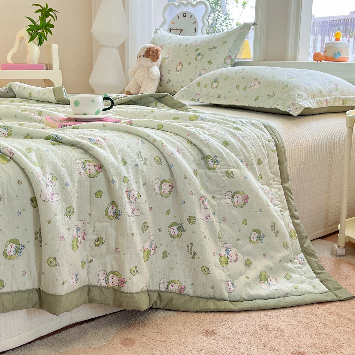 91家纺网 家纺一手货源 找家纺 优承佳生活馆 2026新款云感双层纱卡通小清新风格棉花夏被（提供买家秀） 青苹果猫咪