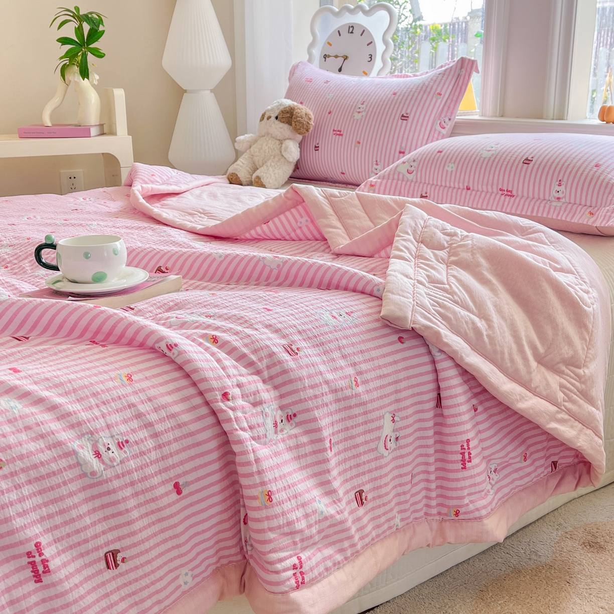 91家纺网 家纺一手货源 找家纺 优承佳生活馆 2026新款云感双层纱卡通小清新风格棉花夏被（提供买家秀） 甜点耶耶