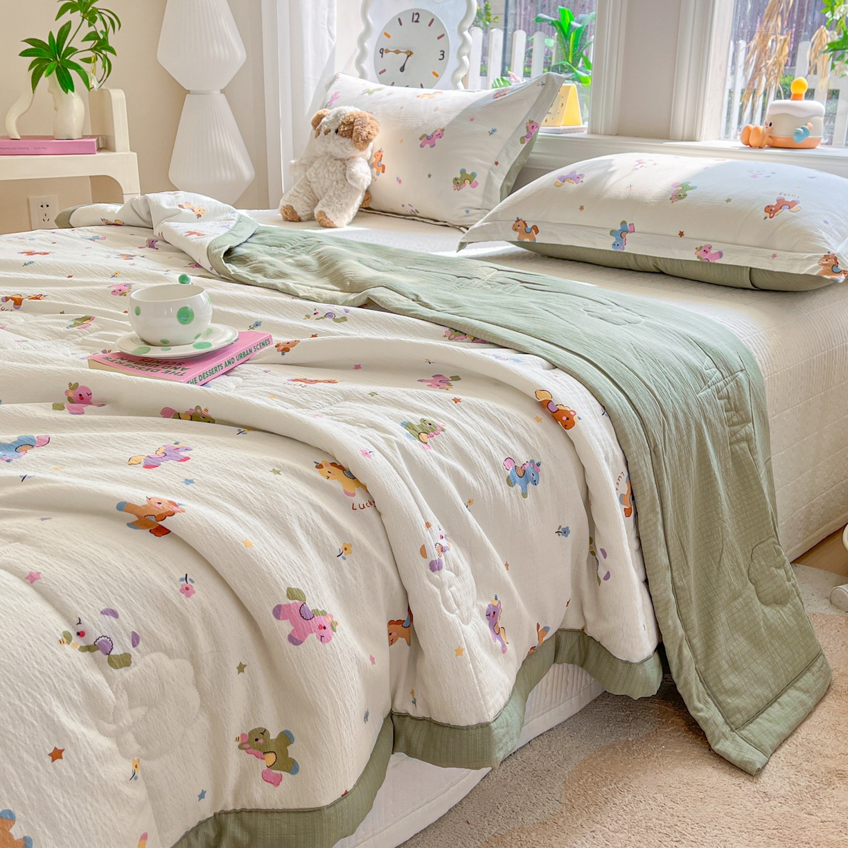 91家纺网 家纺一手货源 找家纺 优承佳生活馆 2026新款云感双层纱卡通小清新风格棉花夏被（提供买家秀） 童话小马