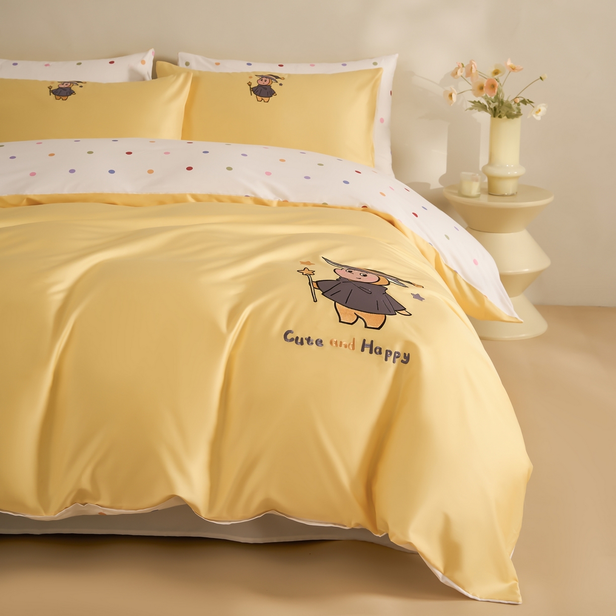 91家纺网 家纺一手货源 找家纺 慕尚家纺 2026春夏新款全棉纯棉50s贡缎绣花四件套 帽子星人黄