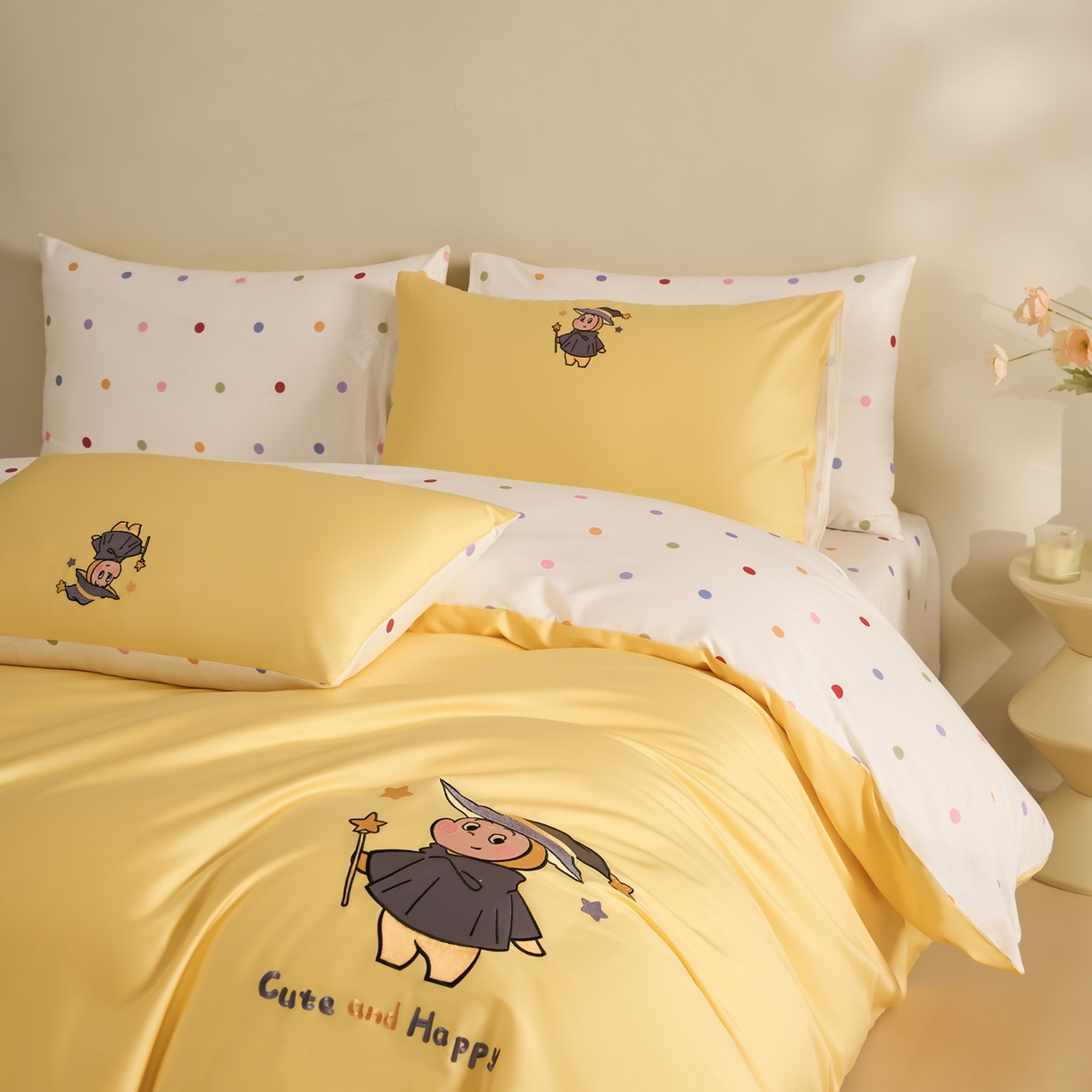 91家纺网 家纺一手货源 找家纺 慕尚家纺 2026春夏新款全棉纯棉50s贡缎绣花四件套 帽子星人黄