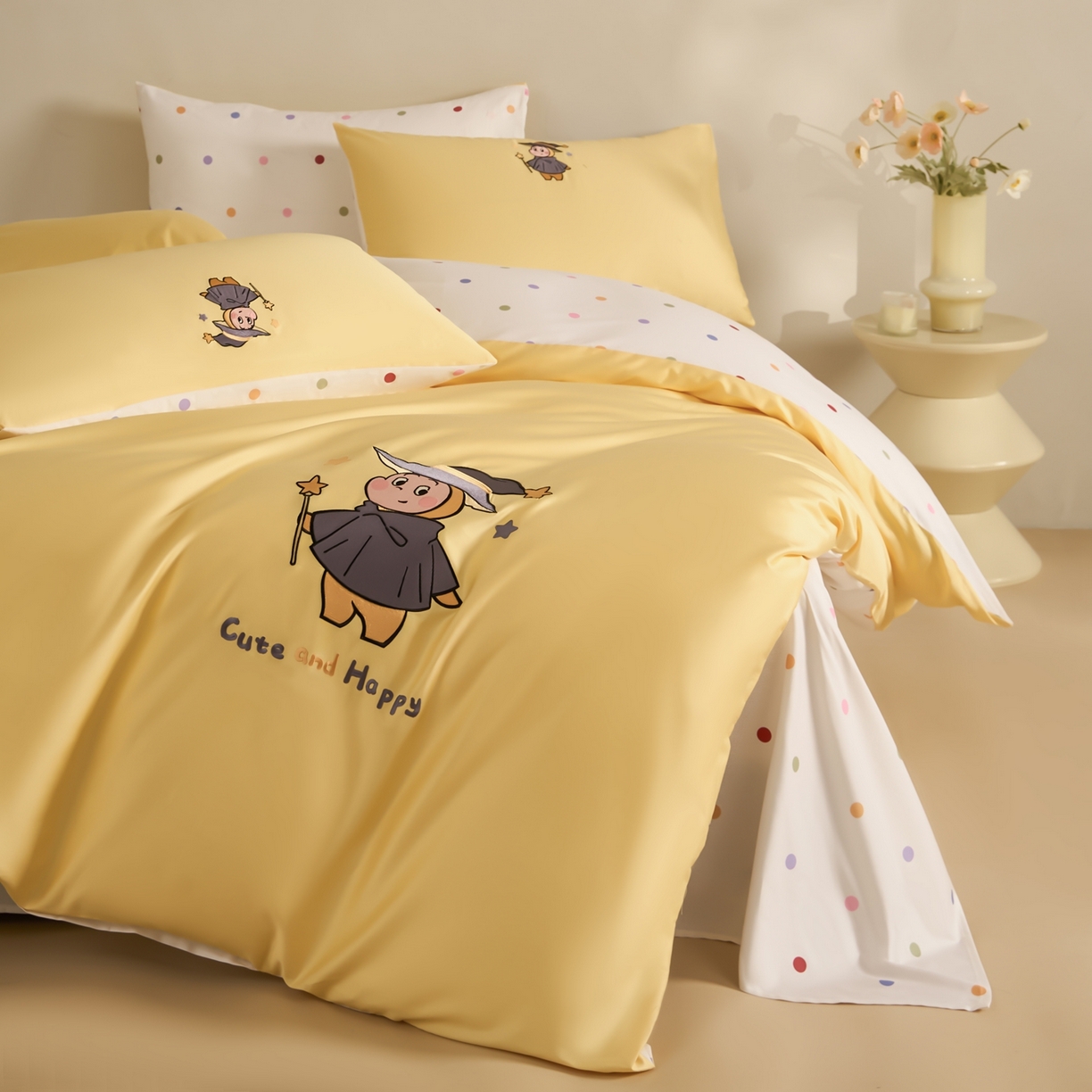 91家纺网 家纺一手货源 找家纺 慕尚家纺 2026春夏新款全棉纯棉50s贡缎绣花四件套 帽子星人黄