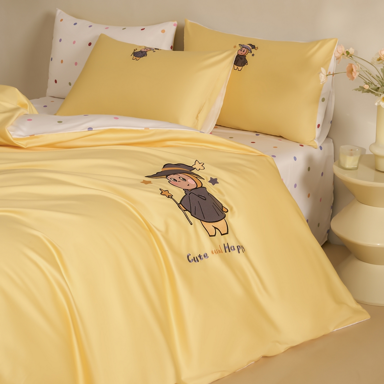 91家纺网 家纺一手货源 找家纺 慕尚家纺 2026春夏新款全棉纯棉50s贡缎绣花四件套 帽子星人黄