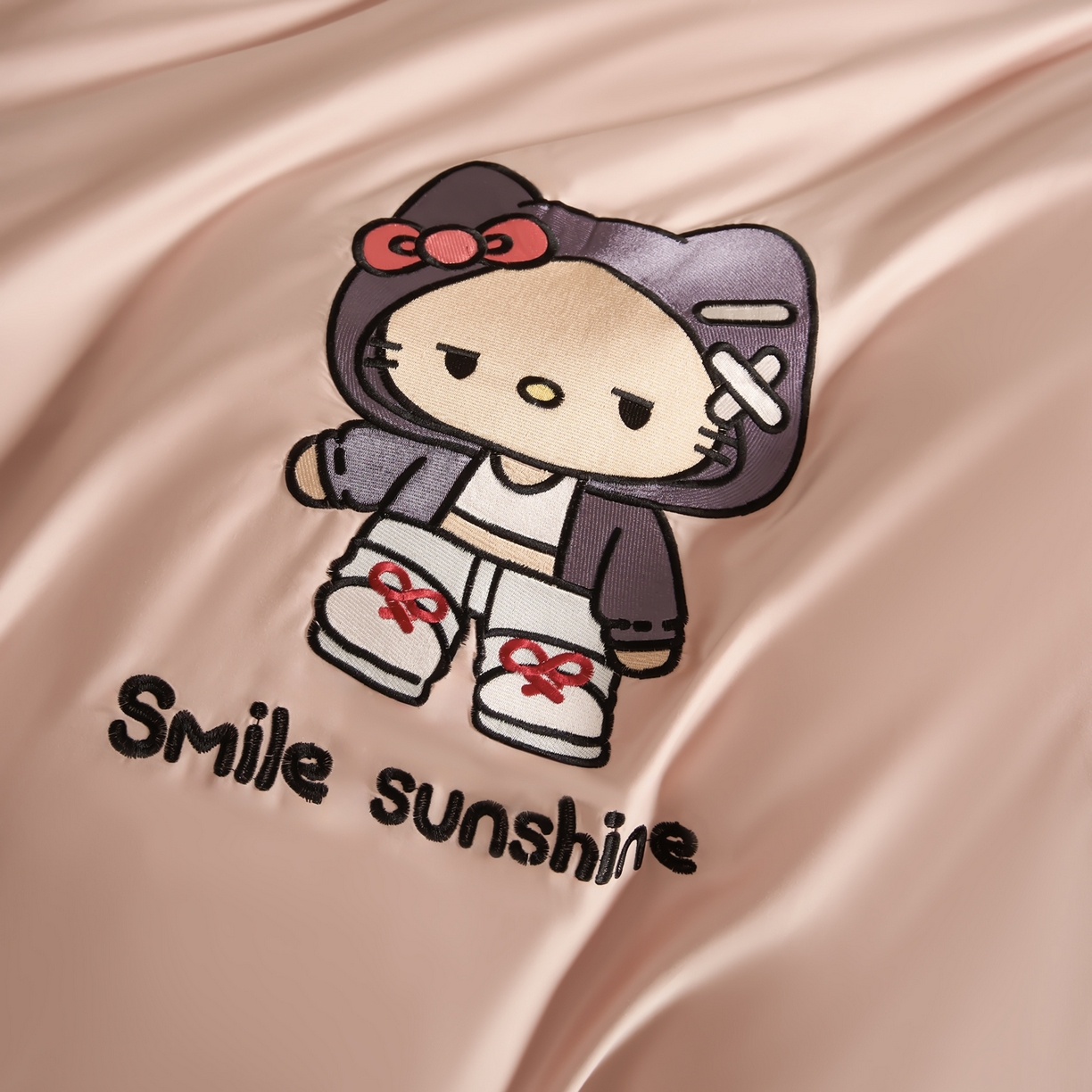 91家纺网 家纺一手货源 找家纺 慕尚家纺 2026春夏新款全棉纯棉50s贡缎绣花四件套 小喵粉豹纹