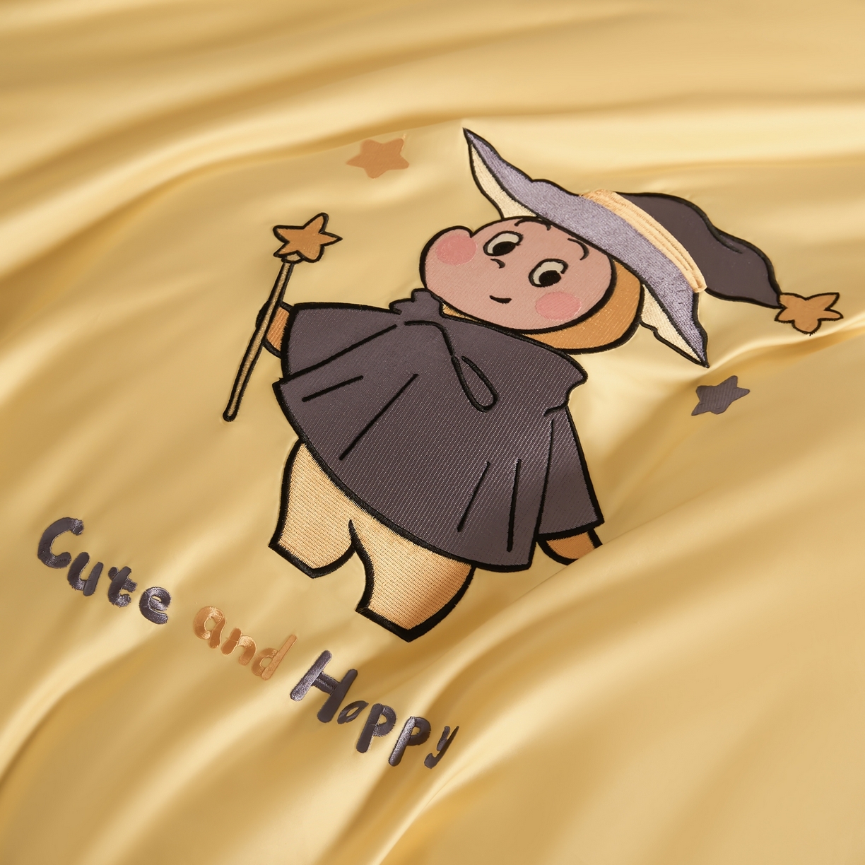 91家纺网 家纺一手货源 找家纺 慕尚家纺 2026春夏新款全棉纯棉50s贡缎绣花四件套 帽子星人黄