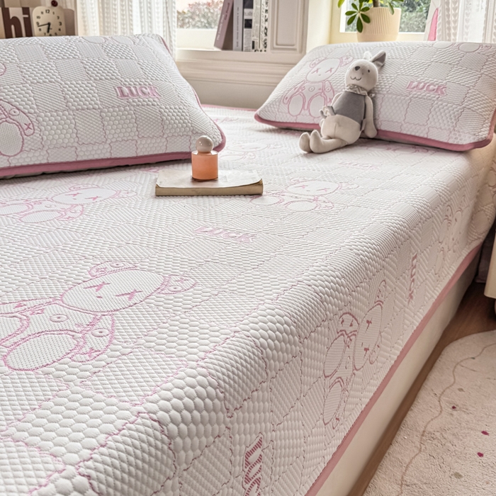 91家纺网 家纺一手货源 找家纺 爱屋及屋 2026新款冰豆豆提花凉席 粉玉