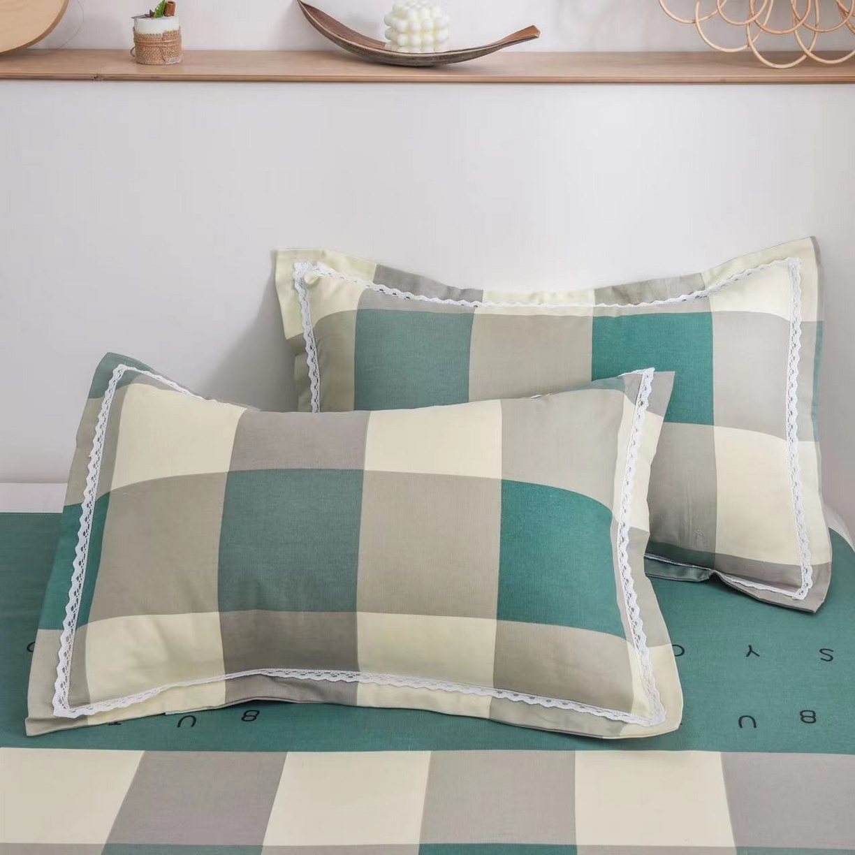 91家纺网 家纺一手货源 找家纺 仟网汇 2026新款老粗布蕾丝花边凉席席子三件套（无纺布手提包装） 绿格字母