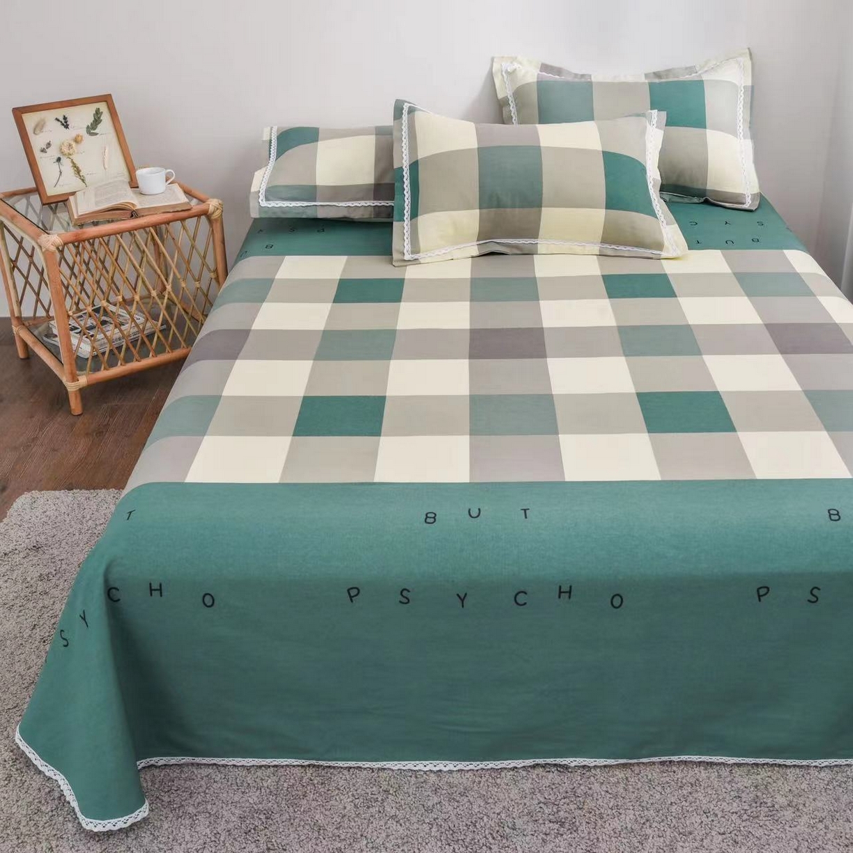 91家纺网 家纺一手货源 找家纺 仟网汇 2026新款老粗布蕾丝花边凉席席子三件套（无纺布手提包装） 绿格字母