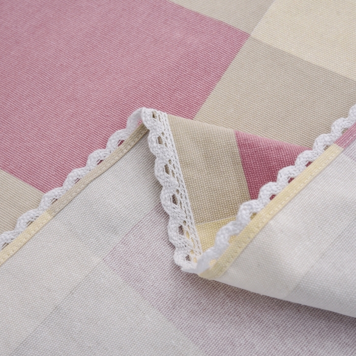 91家纺网 家纺一手货源 找家纺 仟网汇 2026新款老粗布蕾丝花边凉席席子三件套（无纺布手提包装） 格子字母粉