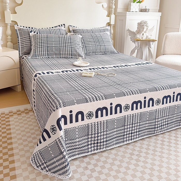 91家纺网 家纺一手货源 找家纺 仟网汇 2026新款老粗布蕾丝花边凉席席子三件套（无纺布手提包装） 山茶花