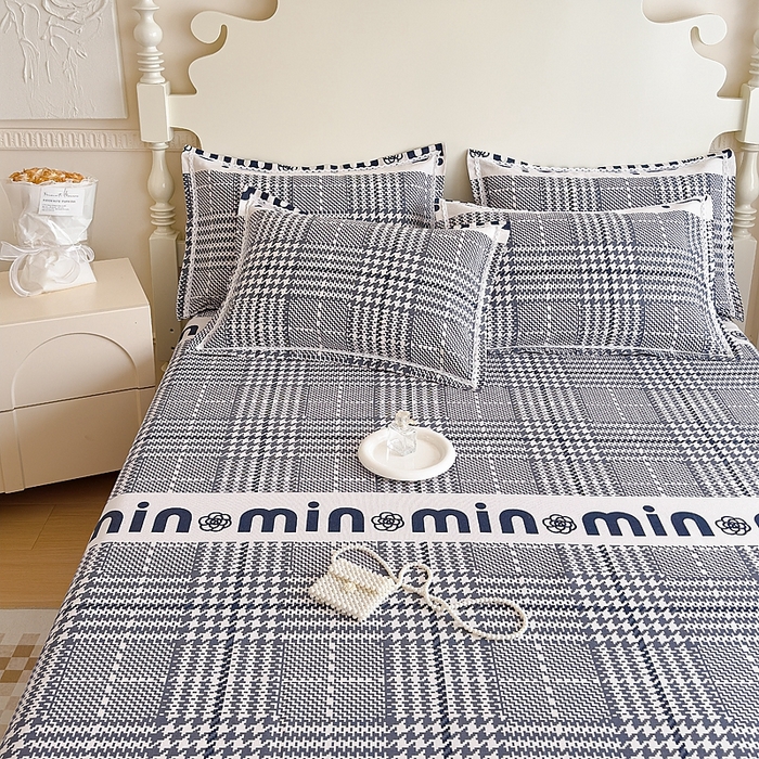 91家纺网 家纺一手货源 找家纺 仟网汇 2026新款老粗布蕾丝花边凉席席子三件套（无纺布手提包装） 山茶花