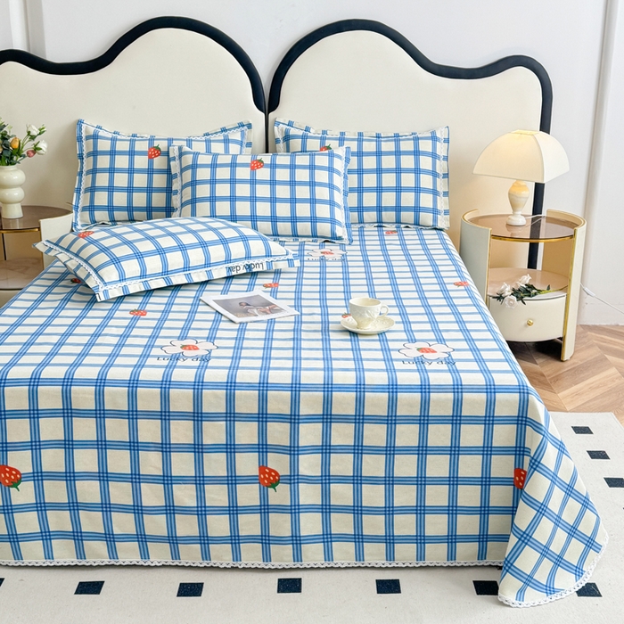 91家纺网 家纺一手货源 找家纺 仟网汇 2026新款老粗布蕾丝花边凉席席子三件套（无纺布手提包装） 幸运草莓