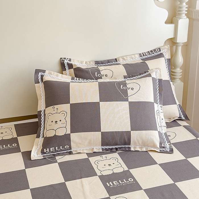 91家纺网 家纺一手货源 找家纺 仟网汇 2026新款老粗布蕾丝花边凉席席子三件套（无纺布手提包装） 棋盘熊