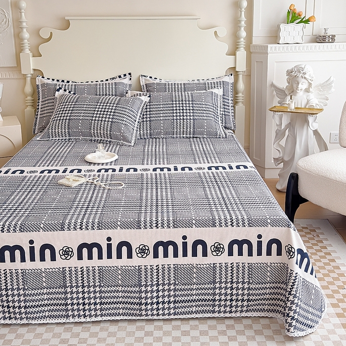 91家纺网 家纺一手货源 找家纺 仟网汇 2026新款老粗布蕾丝花边凉席席子三件套（无纺布手提包装） 山茶花