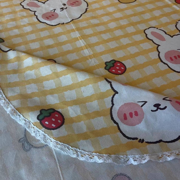 91家纺网 家纺一手货源 找家纺 仟网汇 2026新款老粗布蕾丝花边凉席席子三件套（无纺布手提包装） 水果兔