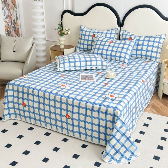 91家纺网 家纺一手货源 找家纺 仟网汇 2026新款老粗布蕾丝花边凉席席子三件套（无纺布手提包装） 幸运草莓