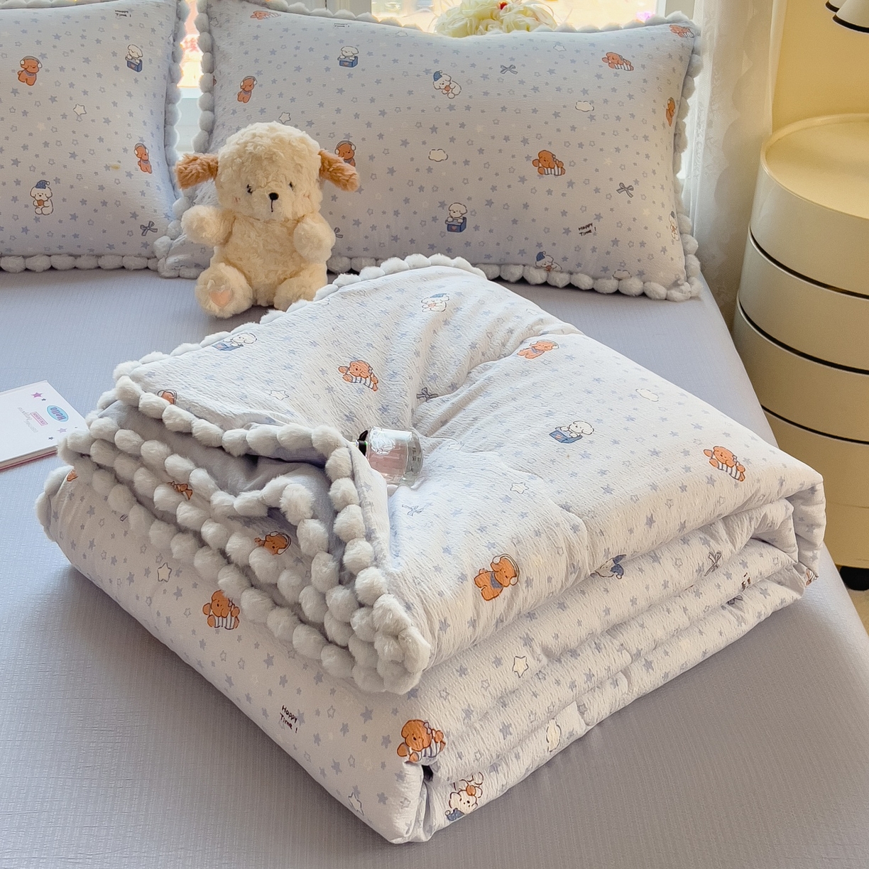 91家纺网 家纺一手货源 找家纺 （总）宝士康家纺 2026新款10A抗菌毛球花边邹邹纱夏被