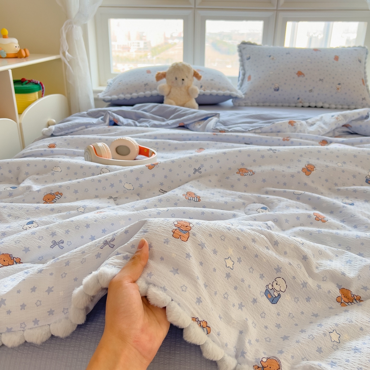 91家纺网 家纺一手货源 找家纺 宝士康家纺 2026新款10A抗菌毛球花边邹邹纱夏被 蓝星狗