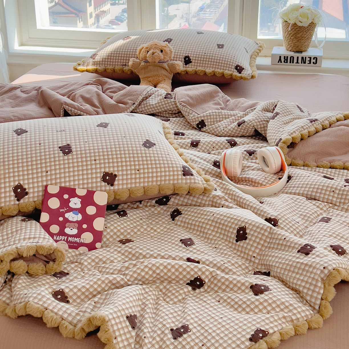 91家纺网 家纺一手货源 找家纺 宝士康家纺 2026新款10A抗菌毛球花边邹邹纱夏被 乐趣