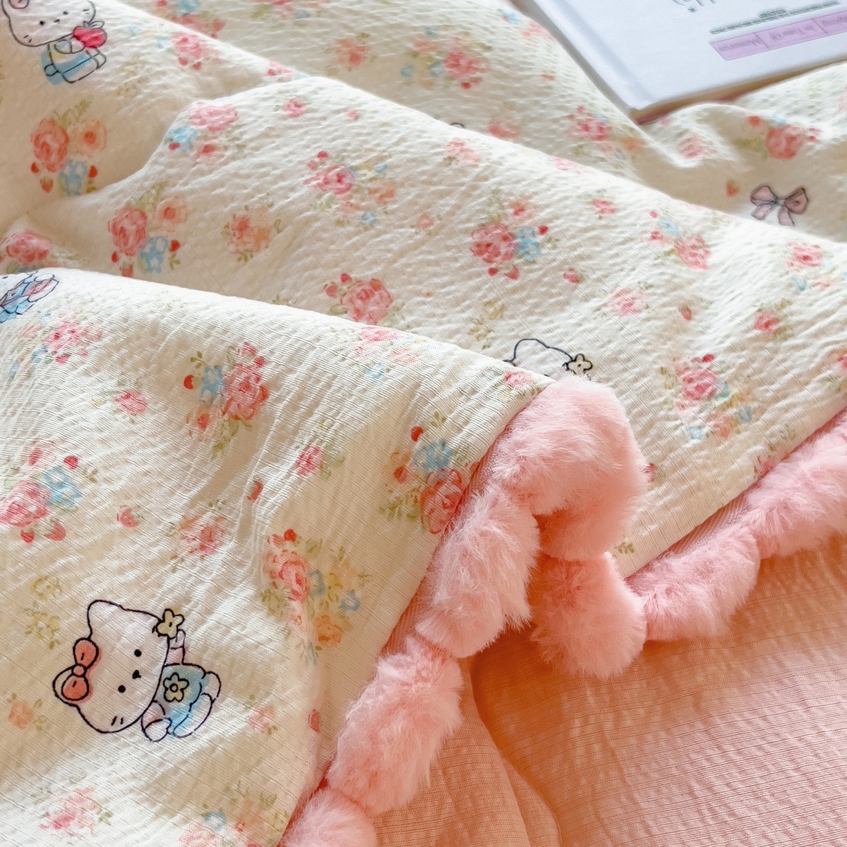 91家纺网 家纺一手货源 找家纺 宝士康家纺 2026新款10A抗菌毛球花边邹邹纱夏被 萌兔花园