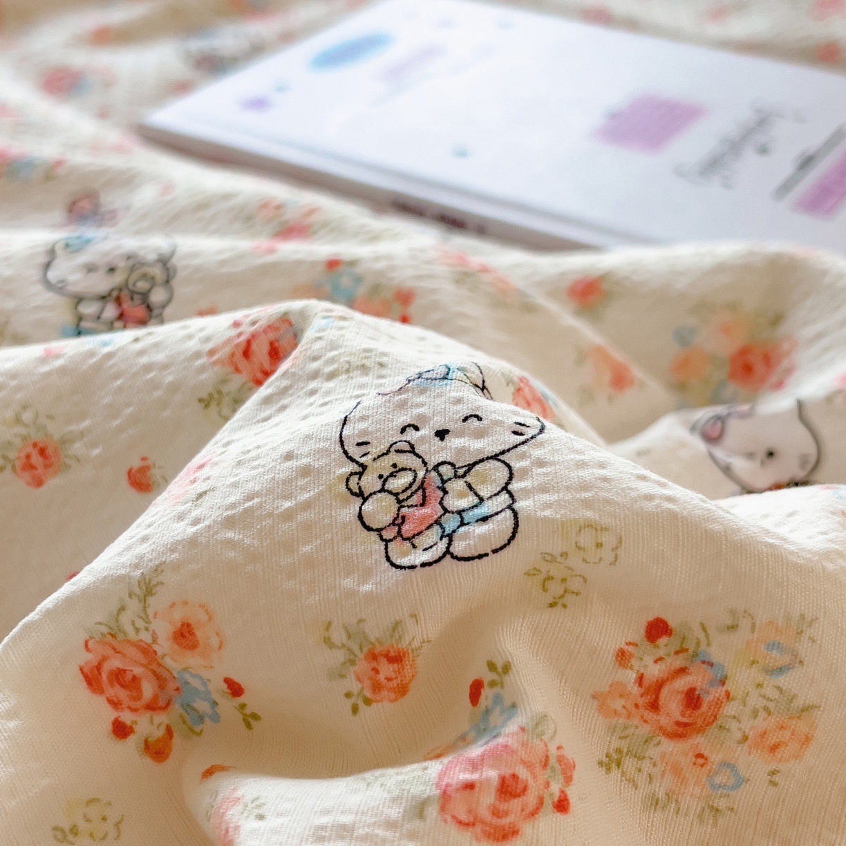 91家纺网 家纺一手货源 找家纺 宝士康家纺 2026新款10A抗菌毛球花边邹邹纱夏被 萌兔花园