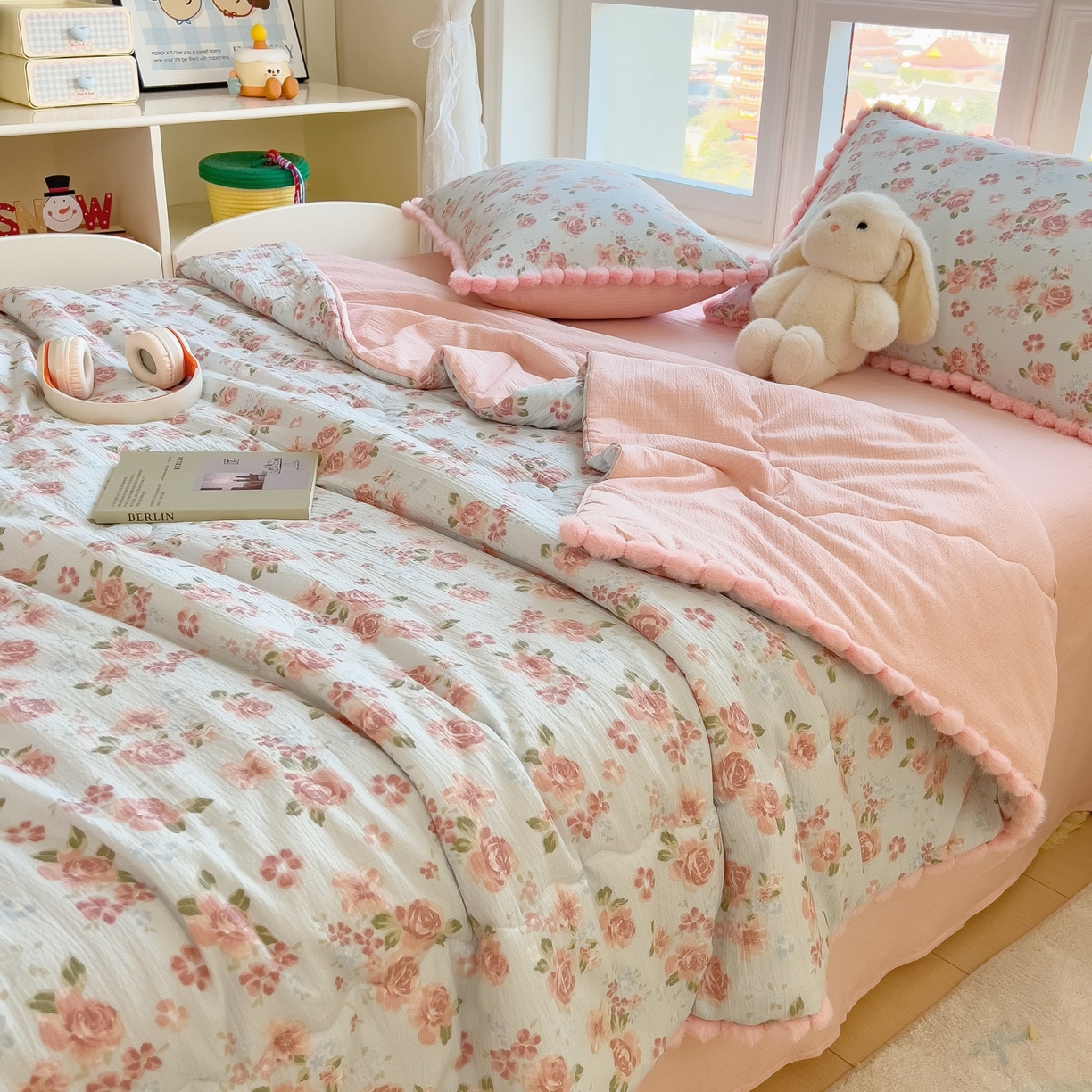 91家纺网 家纺一手货源 找家纺 宝士康家纺 2026新款10A抗菌毛球花边邹邹纱夏被 沐春