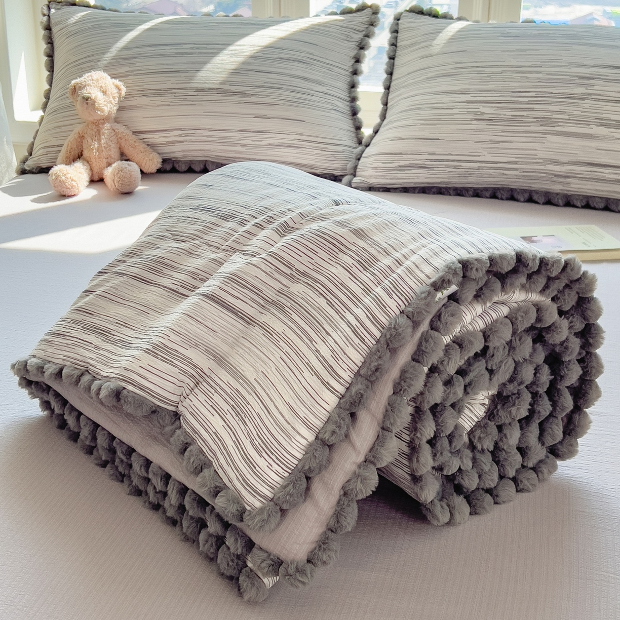 宝士康家纺 2026新款10A抗菌毛球花边邹邹纱夏被 素锦纹