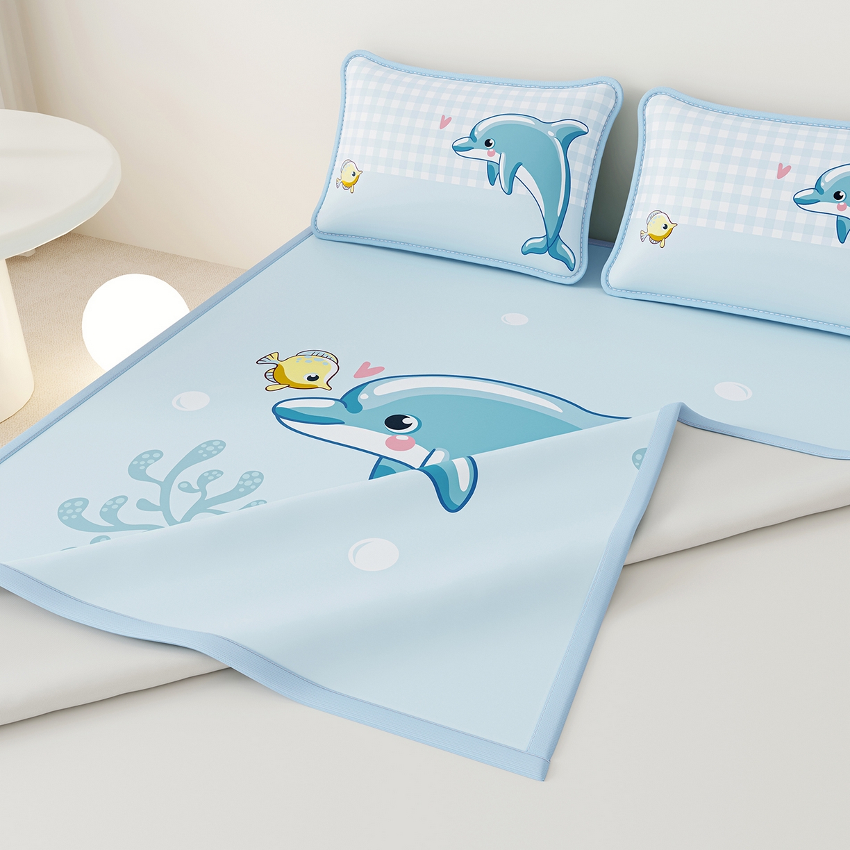 91家纺网 家纺一手货源 找家纺 奇丝雅 2026A类数码印花大版卡通冰丝凉席双人席可机洗学生宿舍空调软席三件套三明治网底 海豚奇遇