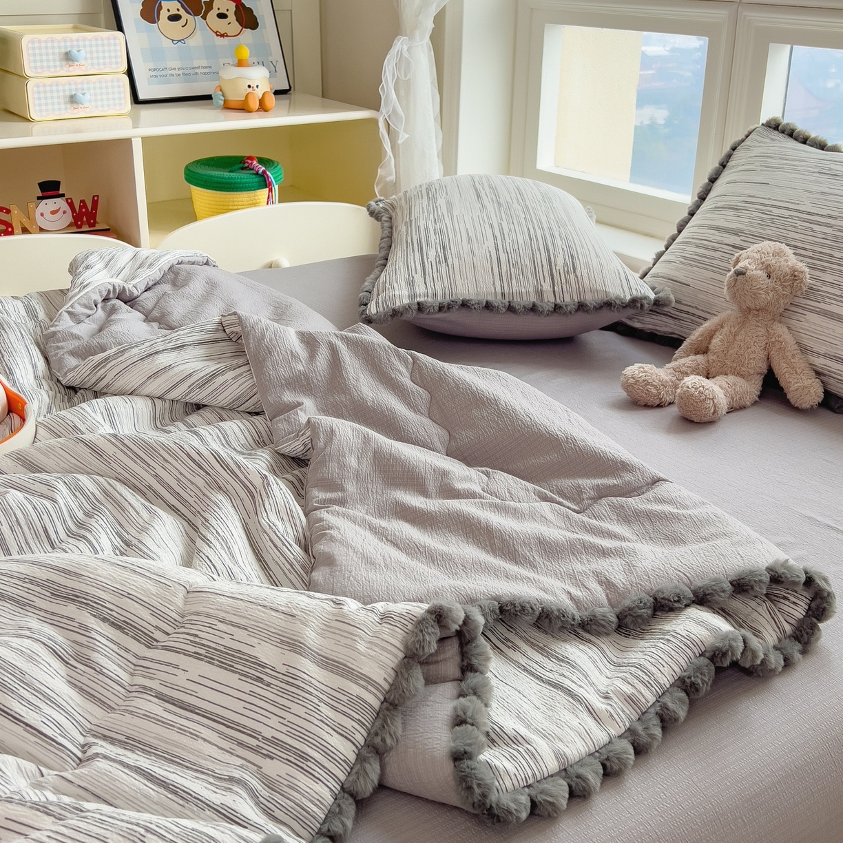 91家纺网 家纺一手货源 找家纺 宝士康家纺 2026新款10A抗菌毛球花边邹邹纱夏被 素锦纹