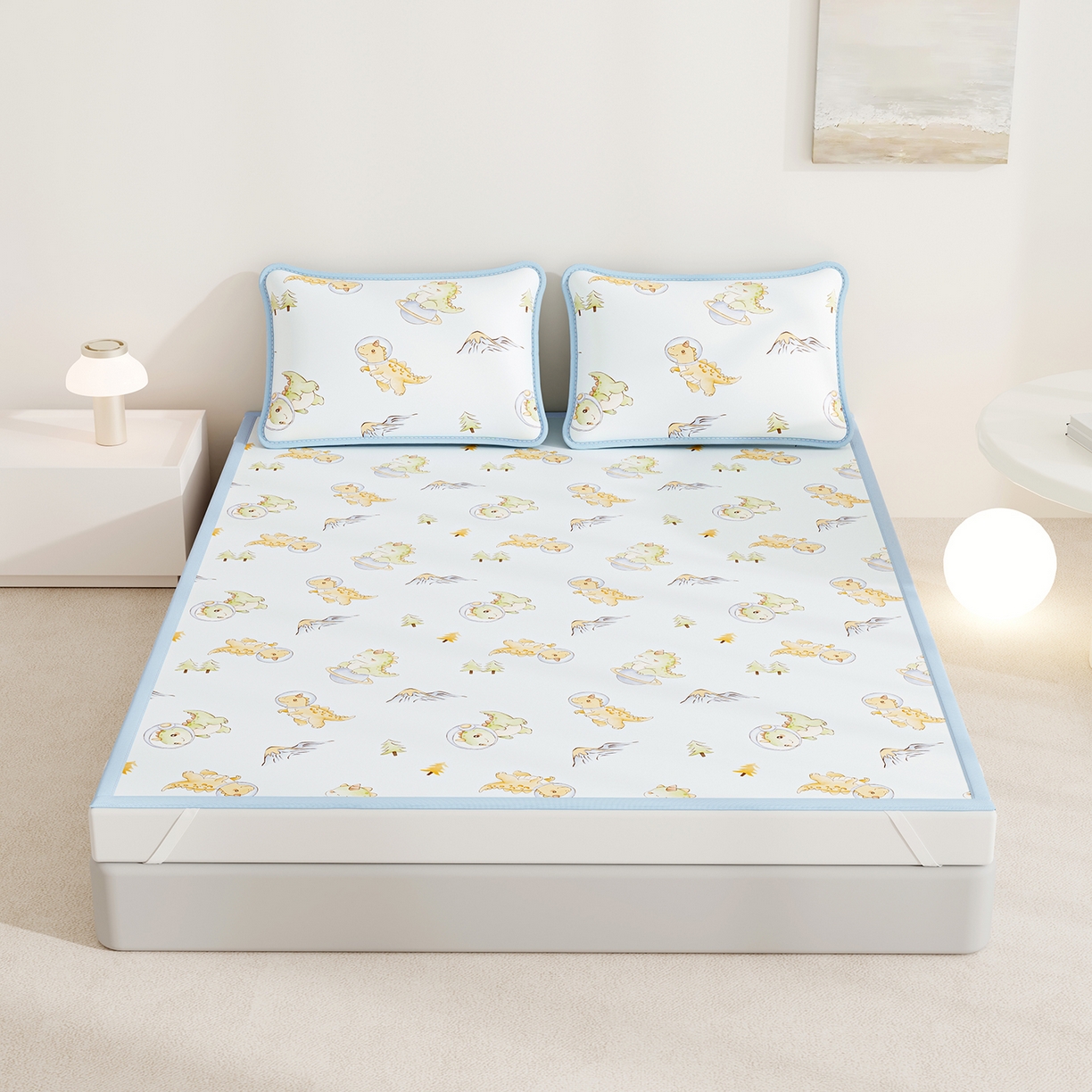 91家纺网 家纺一手货源 找家纺 奇丝雅 2026A类数码印花大版卡通冰丝凉席双人席可机洗学生宿舍空调软席三件套三明治网底 呆萌恐龙