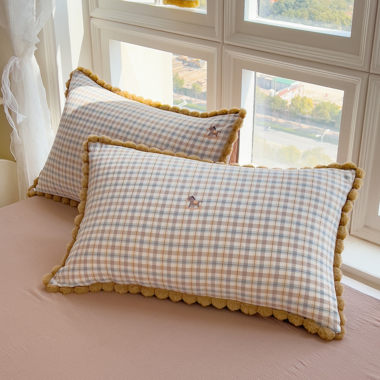 91家纺网 家纺一手货源 找家纺 宝士康家纺 2026新款10A抗菌毛球花边邹邹纱夏被 雾格马