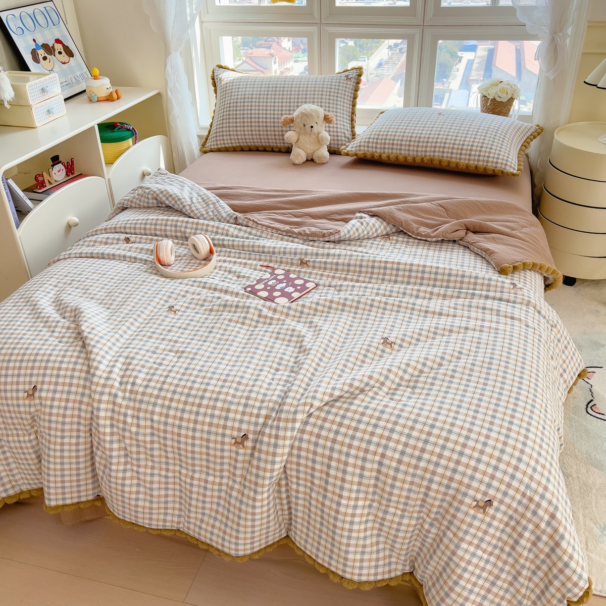 91家纺网 家纺一手货源 找家纺 宝士康家纺 2026新款10A抗菌毛球花边邹邹纱夏被 雾格马