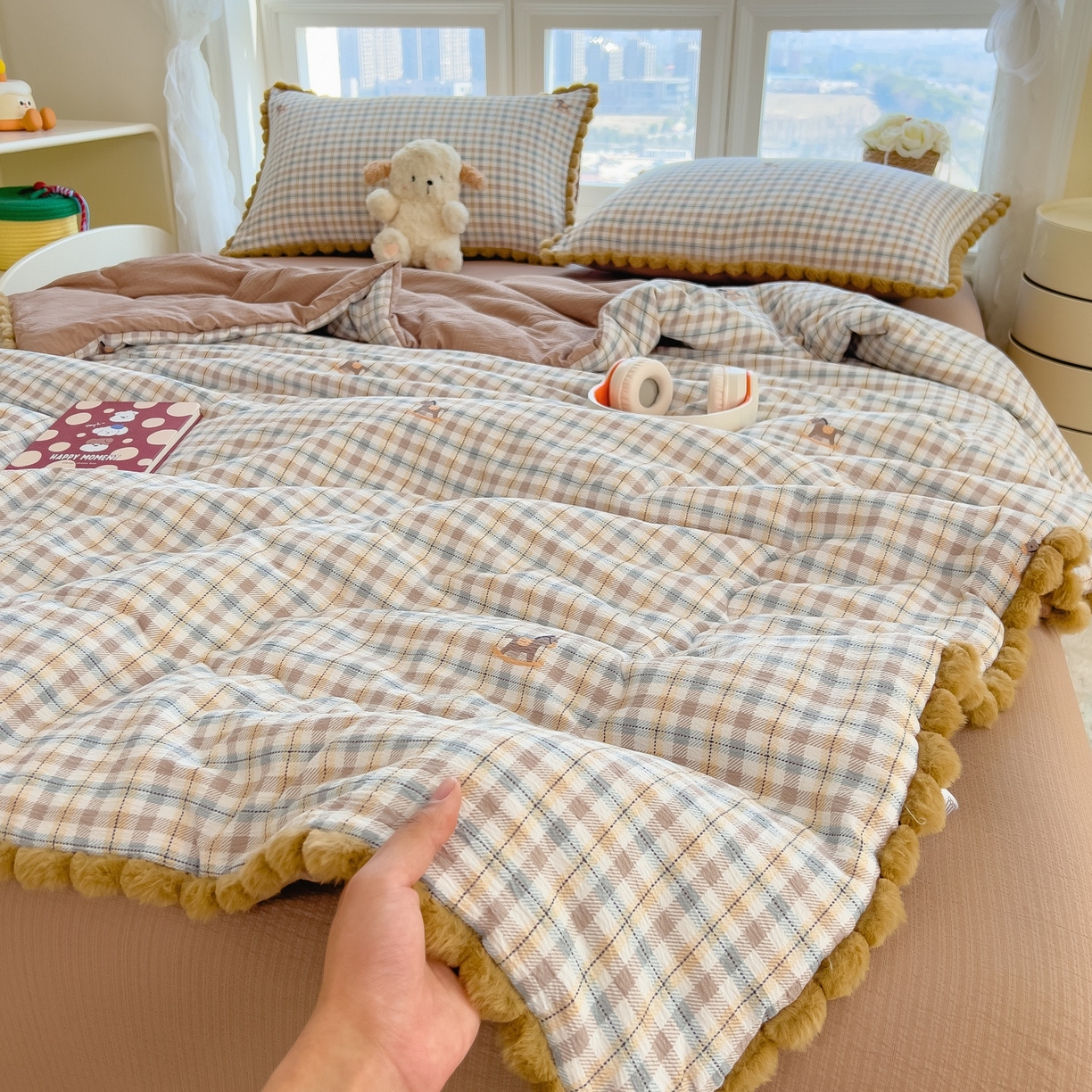 91家纺网 家纺一手货源 找家纺 宝士康家纺 2026新款10A抗菌毛球花边邹邹纱夏被 雾格马