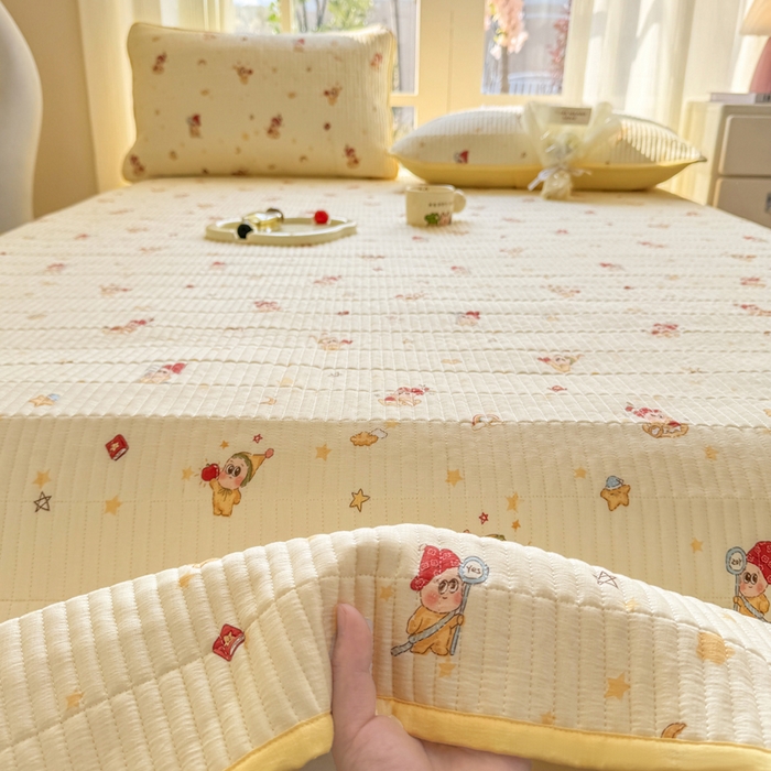 91家纺网 家纺一手货源 找家纺 晓时候 2026新款双层纱印花单床盖床盖单件单品床盖 萌萌星星人