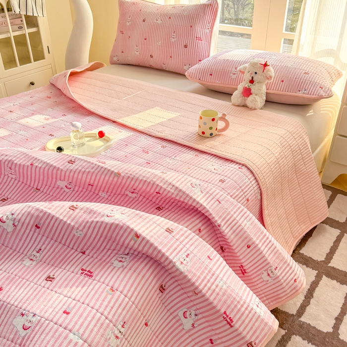 91家纺网 家纺一手货源 找家纺 晓时候 2026新款双层纱印花单床盖床盖单件单品床盖 甜甜西高地