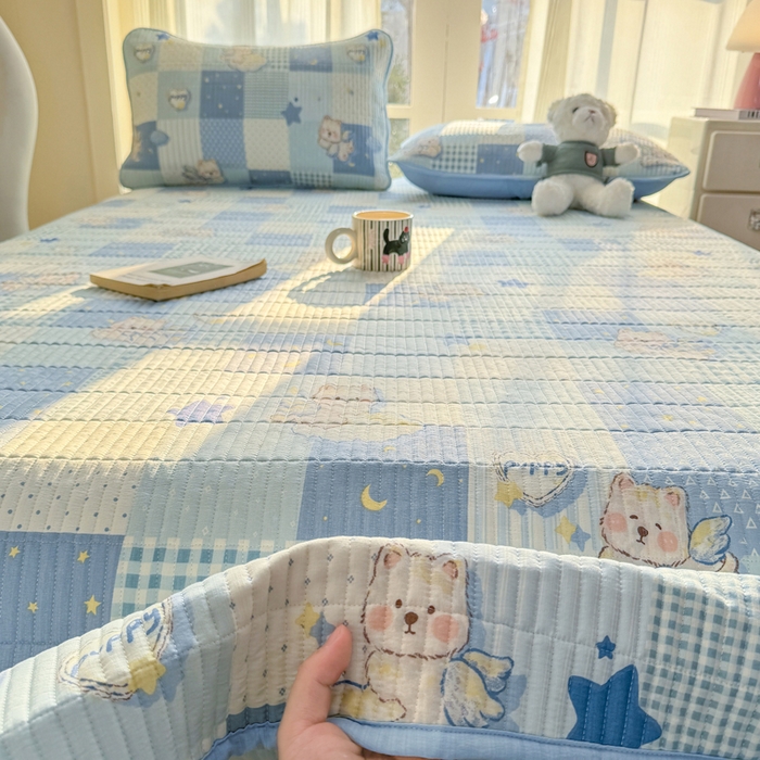 91家纺网 家纺一手货源 找家纺 晓时候 2026新款双层纱印花单床盖床盖单件单品床盖 蓝色泡芙狗