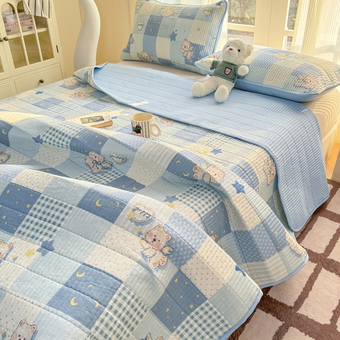 91家纺网 家纺一手货源 找家纺 晓时候 2026新款双层纱印花单床盖床盖单件单品床盖 蓝色泡芙狗