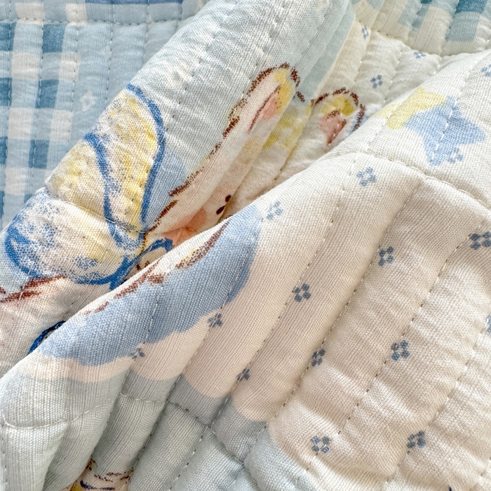 91家纺网 家纺一手货源 找家纺 晓时候 2026新款双层纱印花单床盖床盖单件单品床盖 蓝色泡芙狗