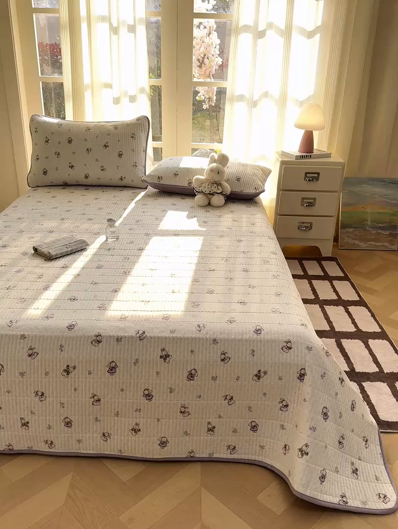 91家纺网 家纺一手货源 找家纺 晓时候 2026新款双层纱印花单床盖床盖单件单品床盖 花间兔