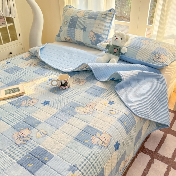 91家纺网 家纺一手货源 找家纺 晓时候 2026新款双层纱印花单床盖床盖单件单品床盖 蓝色泡芙狗