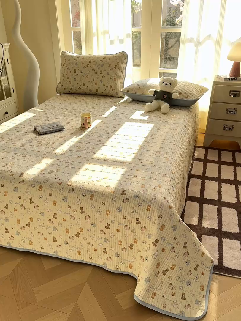 91家纺网 家纺一手货源 找家纺 晓时候 2026新款双层纱印花单床盖床盖单件单品床盖 奶芙狗