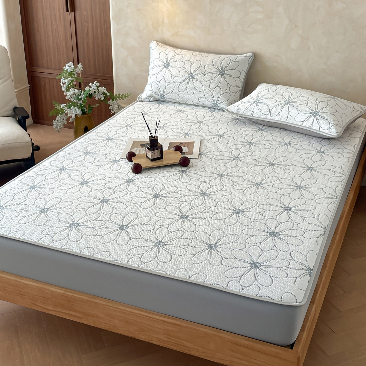 91家纺网 家纺一手货源 找家纺 羚羊语家纺 2026新款PE提花凉泡泡席床笠款460克冰萃席凉豆豆夏季几何轻奢凉感软席子三件套【配包装】 冰萃席-花沁