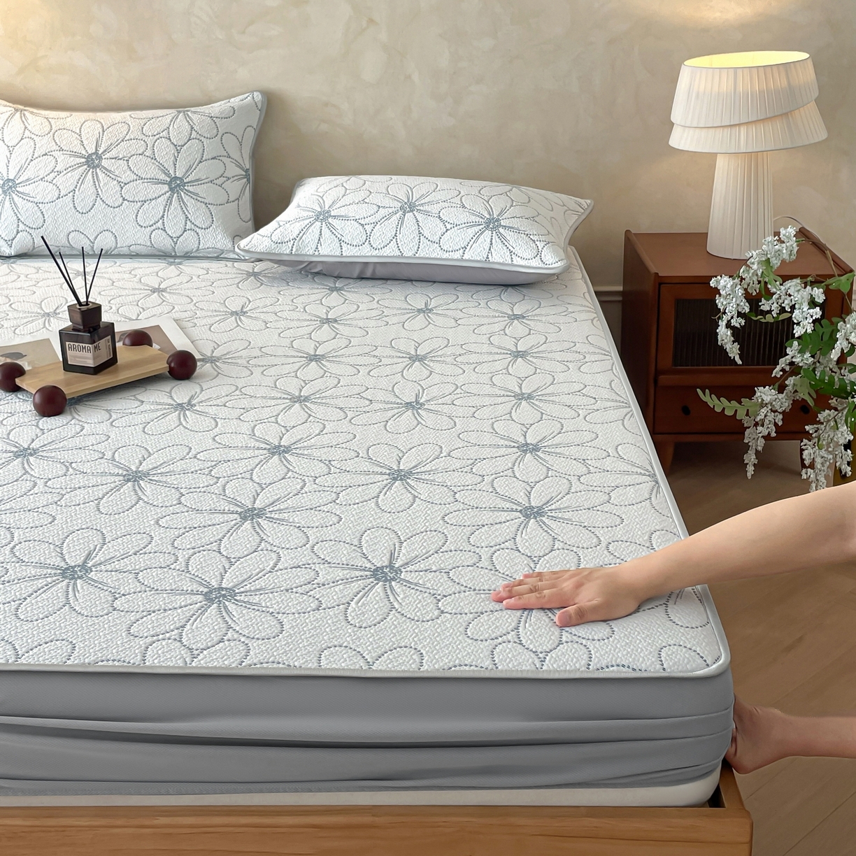 91家纺网 家纺一手货源 找家纺 羚羊语家纺 2026新款PE提花凉泡泡席床笠款460克冰萃席凉豆豆夏季几何轻奢凉感软席子三件套【配包装】 冰萃席-花沁