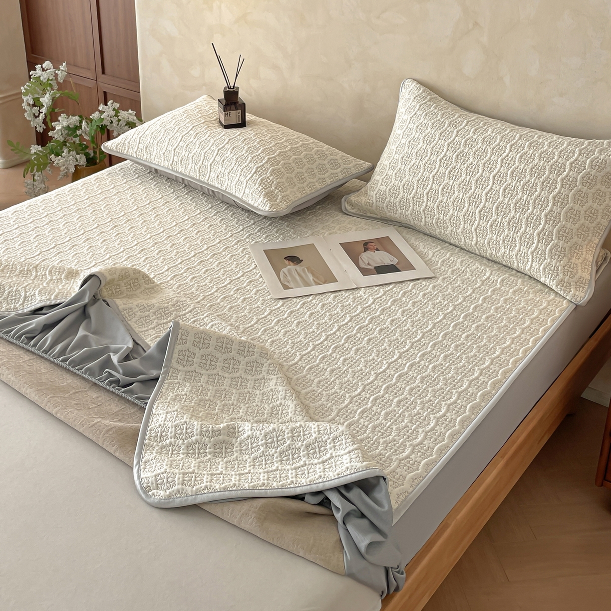 91家纺网 家纺一手货源 找家纺 羚羊语家纺 2026新款PE提花凉泡泡席床笠款460克冰萃席凉豆豆夏季几何轻奢凉感软席子三件套【配包装】 冰萃席-冰格